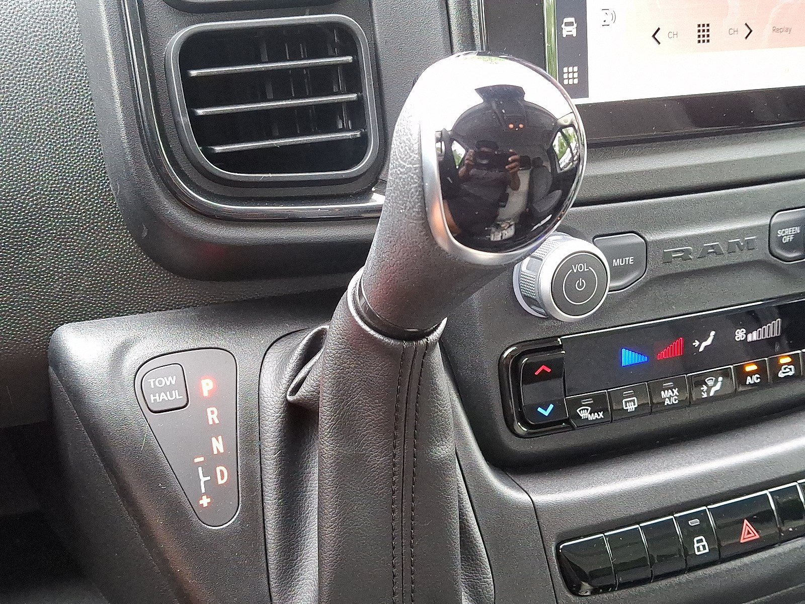 New 2025 RAM ProMaster 2500 w/ Convenience Group FWD image 10