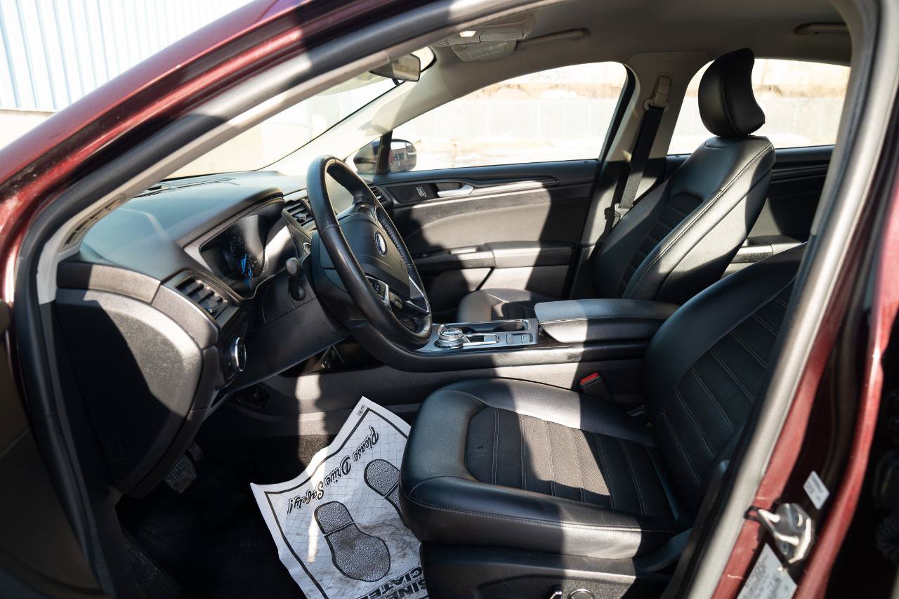Used 2018 Ford Fusion SE w/ Equipment Group 201A FWD image 23