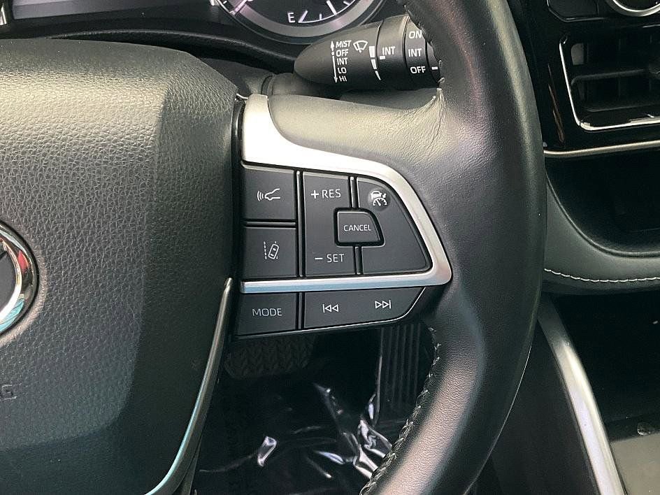 Used 2023 Toyota Highlander XLE image 24