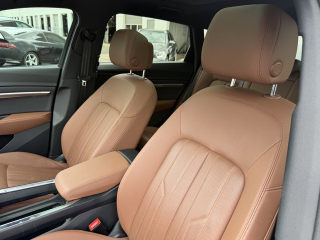 Used 2022 Audi e-tron Premium Plus w/ Premium Plus Package AWD/4WD image 11