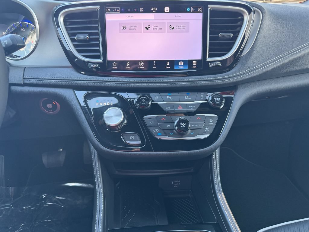 New 2027 Chrysler Pacifica Limited AWD/4WD image 27