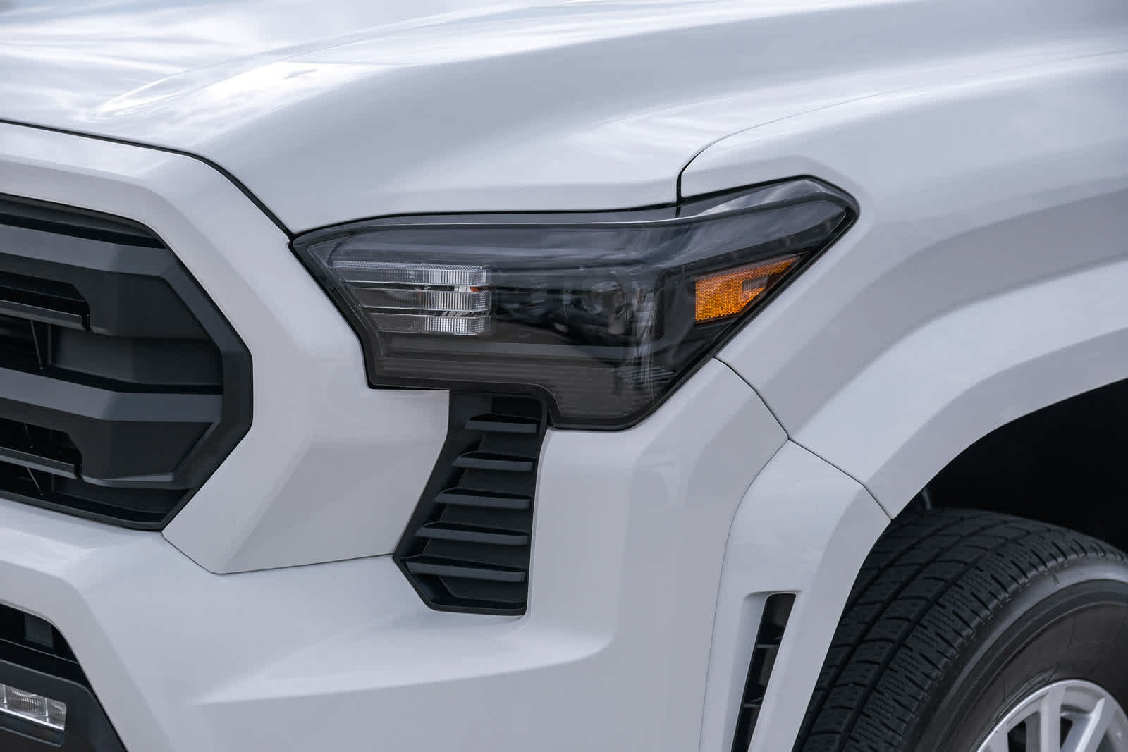 Certified 2024 Toyota Tacoma SR5 AWD/4WD image 12