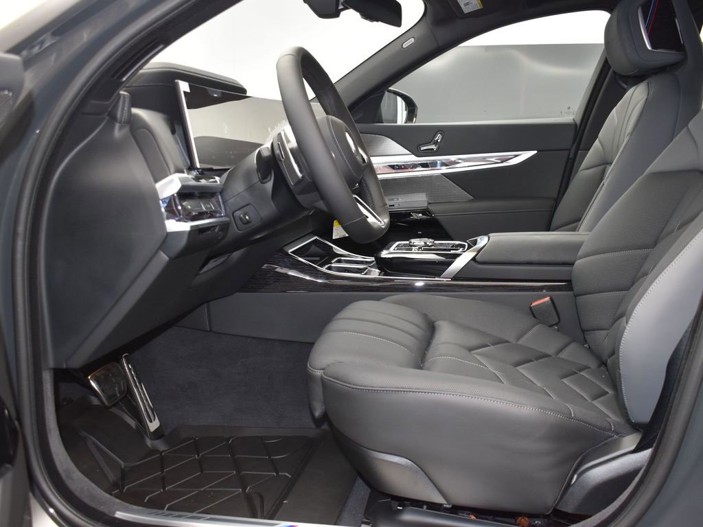 New 2026 BMW 740i w/ Executive Package image 12