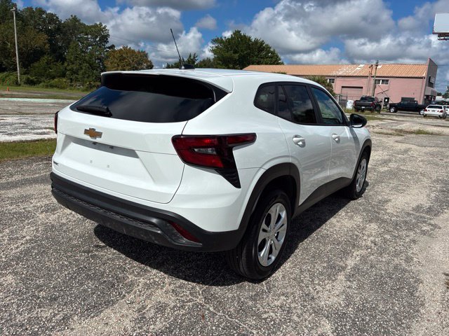 Used 2026 Chevrolet Trax LS FWD image 3