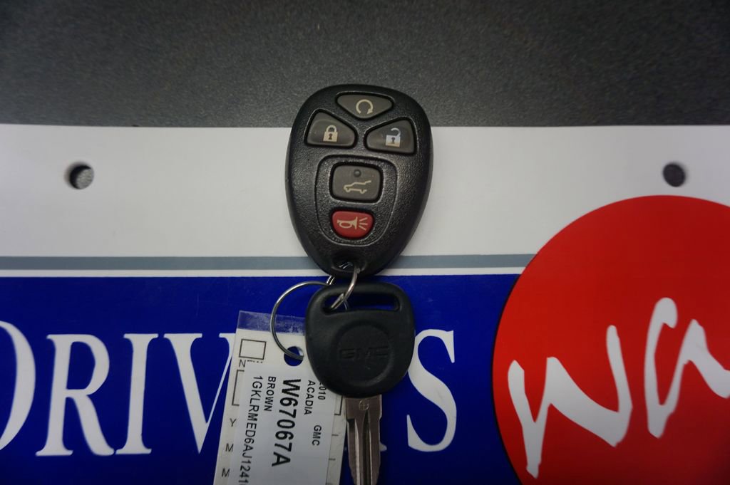 Used 2010 GMC Acadia SLT FWD image 19