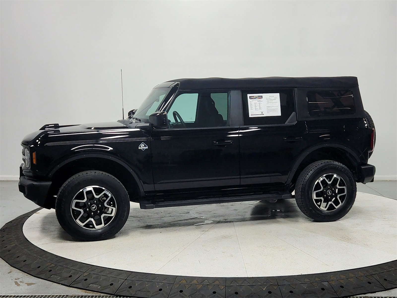 Used 2022 Ford Bronco Outer Banks image 4