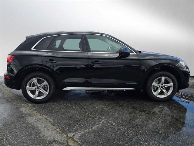 Used 2024 Audi Q5 2.0T Premium w/ Convenience Package image 2