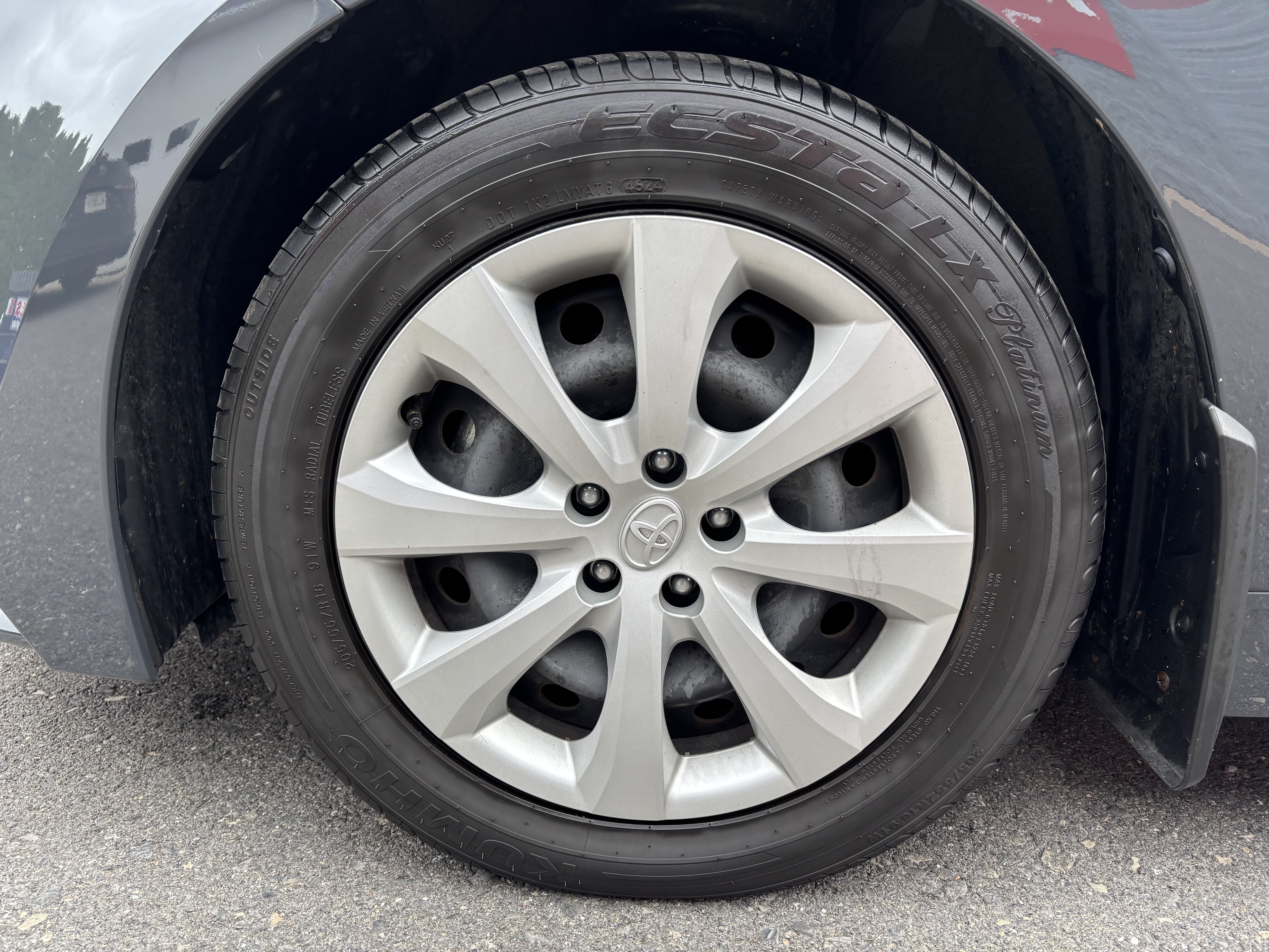Used 2023 Toyota Corolla LE w/ Carpet Mat Package (TMS) FWD image 11