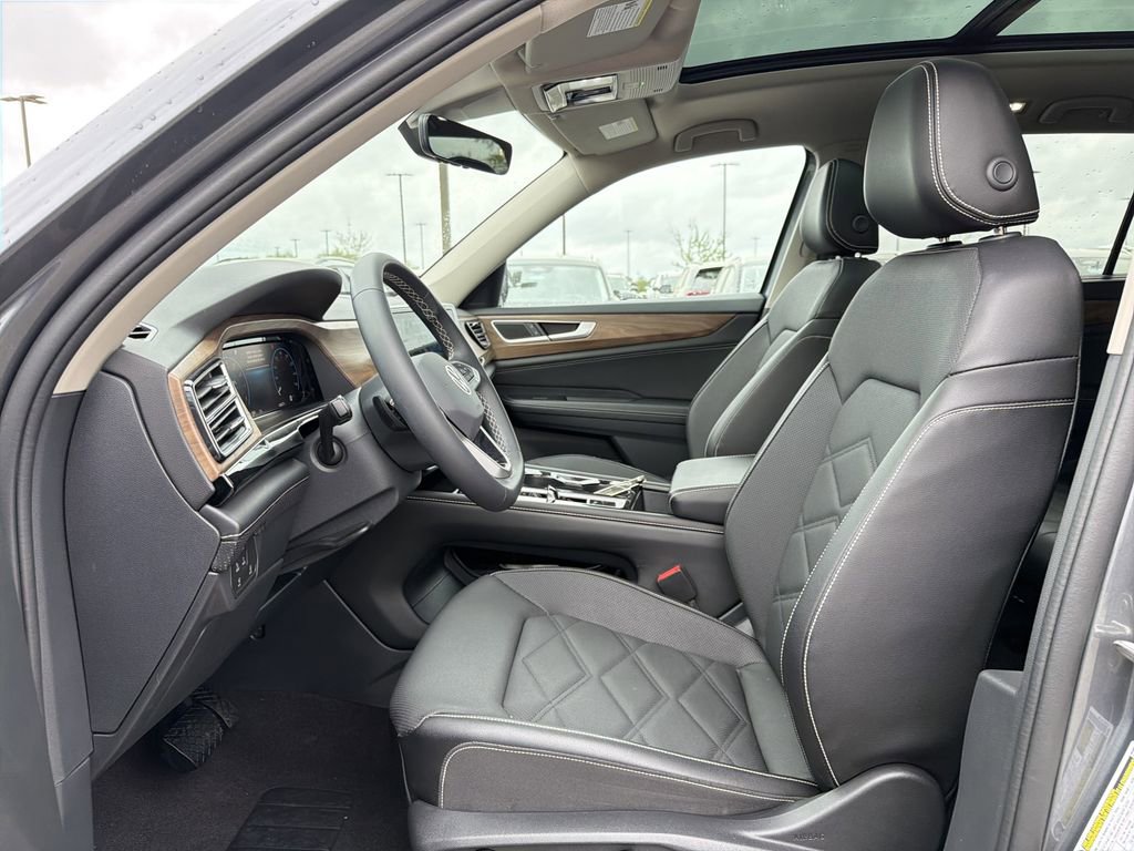 Used 2024 Volkswagen Atlas SE image 12