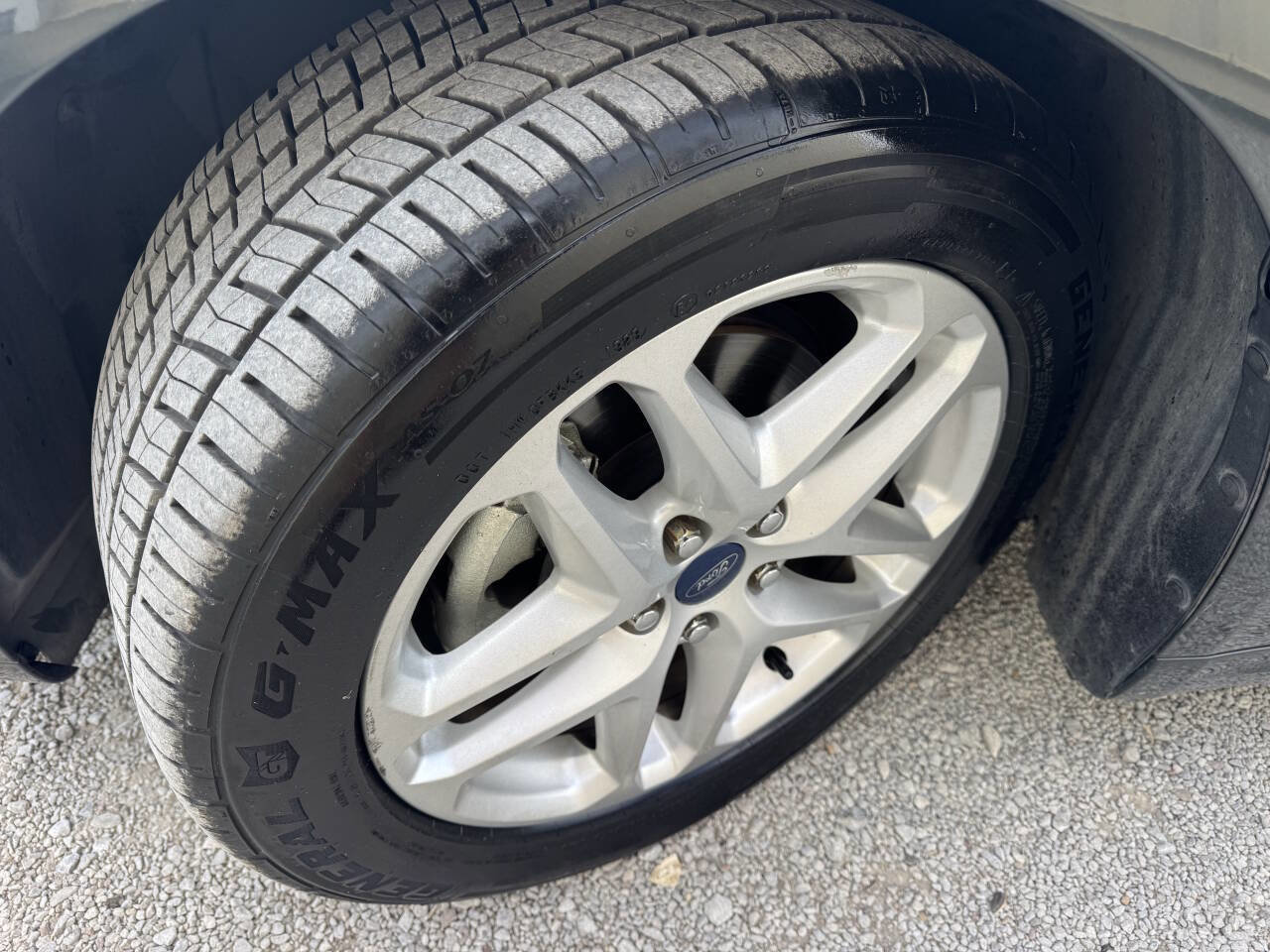 Used 2015 Ford Fusion SE FWD image 15
