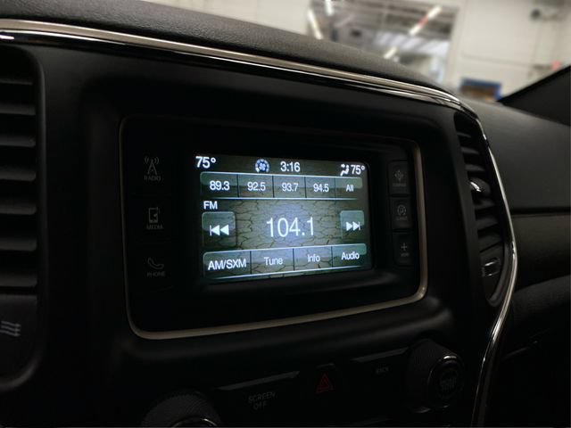 Used 2016 Jeep Grand Cherokee Laredo AWD/4WD image 29