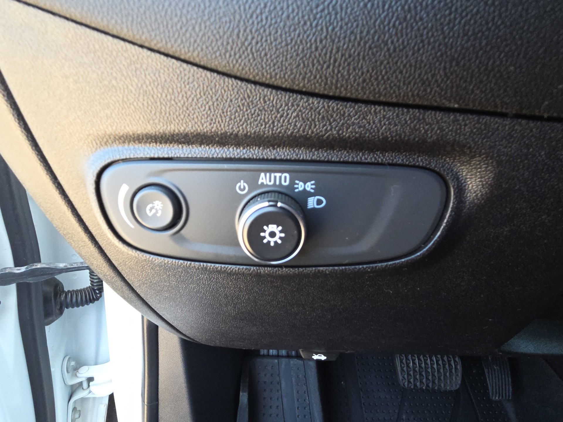 Used 2019 Chevrolet Equinox LS w/ LS Convenience Package image 20