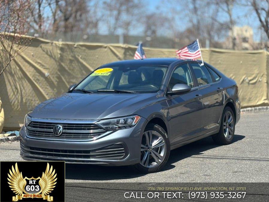 Used 2024 Volkswagen Jetta SE image 1