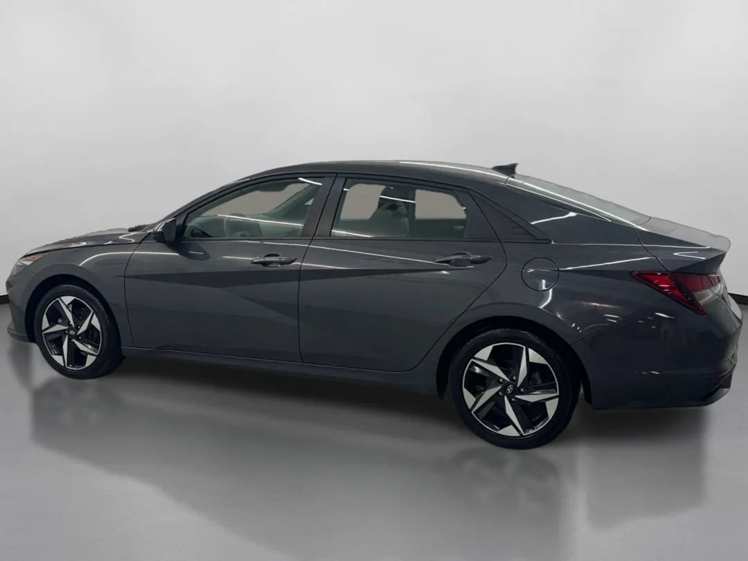 Used 2023 Hyundai Elantra SEL w/ Convenience Package FWD image 5