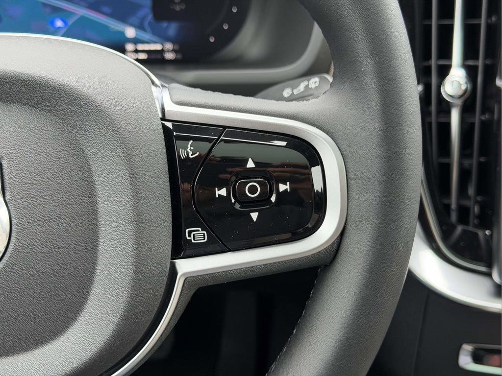 New 2026 Volvo XC90 T8 Plus w/ Protection Package Premier AWD/4WD image 9