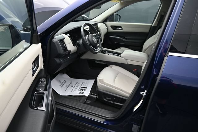 Used 2023 Nissan Pathfinder SL FWD image 17