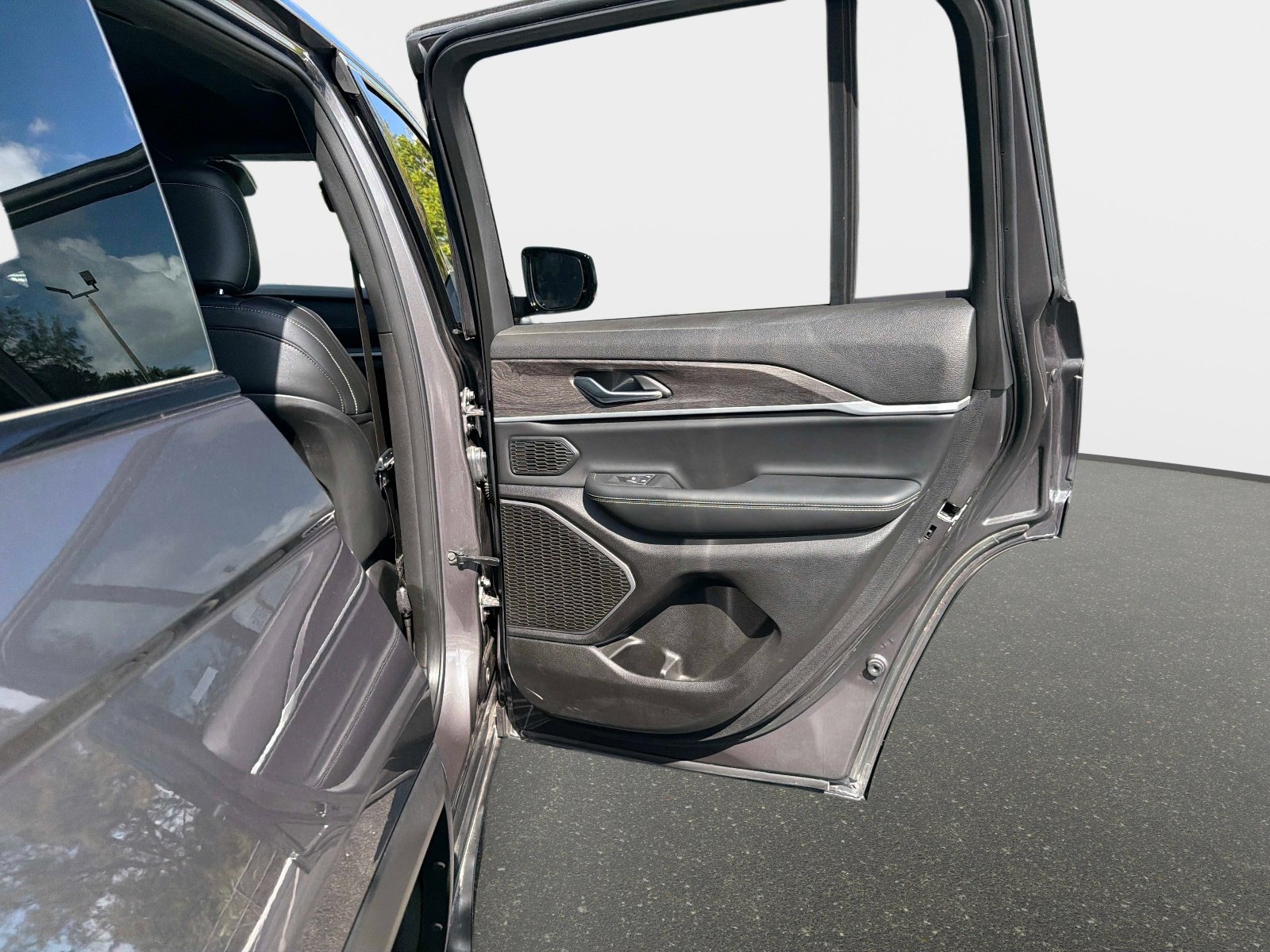 Used 2025 Jeep Grand Cherokee Limited 4xe image 26