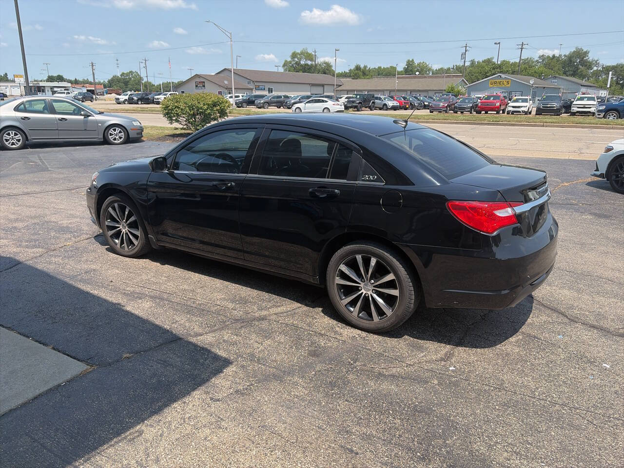 Used 2011 Chrysler 200 S FWD image 3