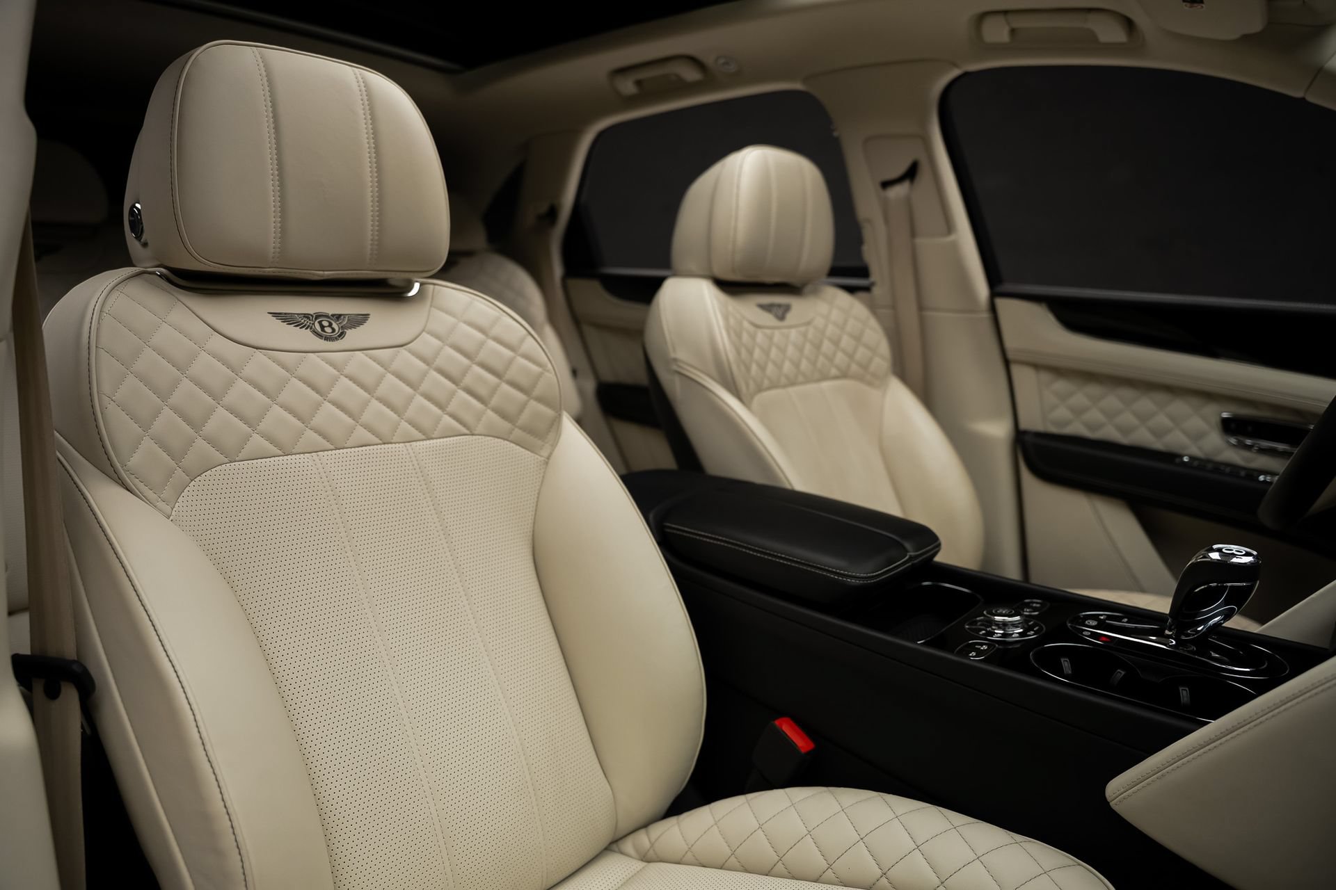 Used 2018 Bentley Bentayga AWD/4WD image 62