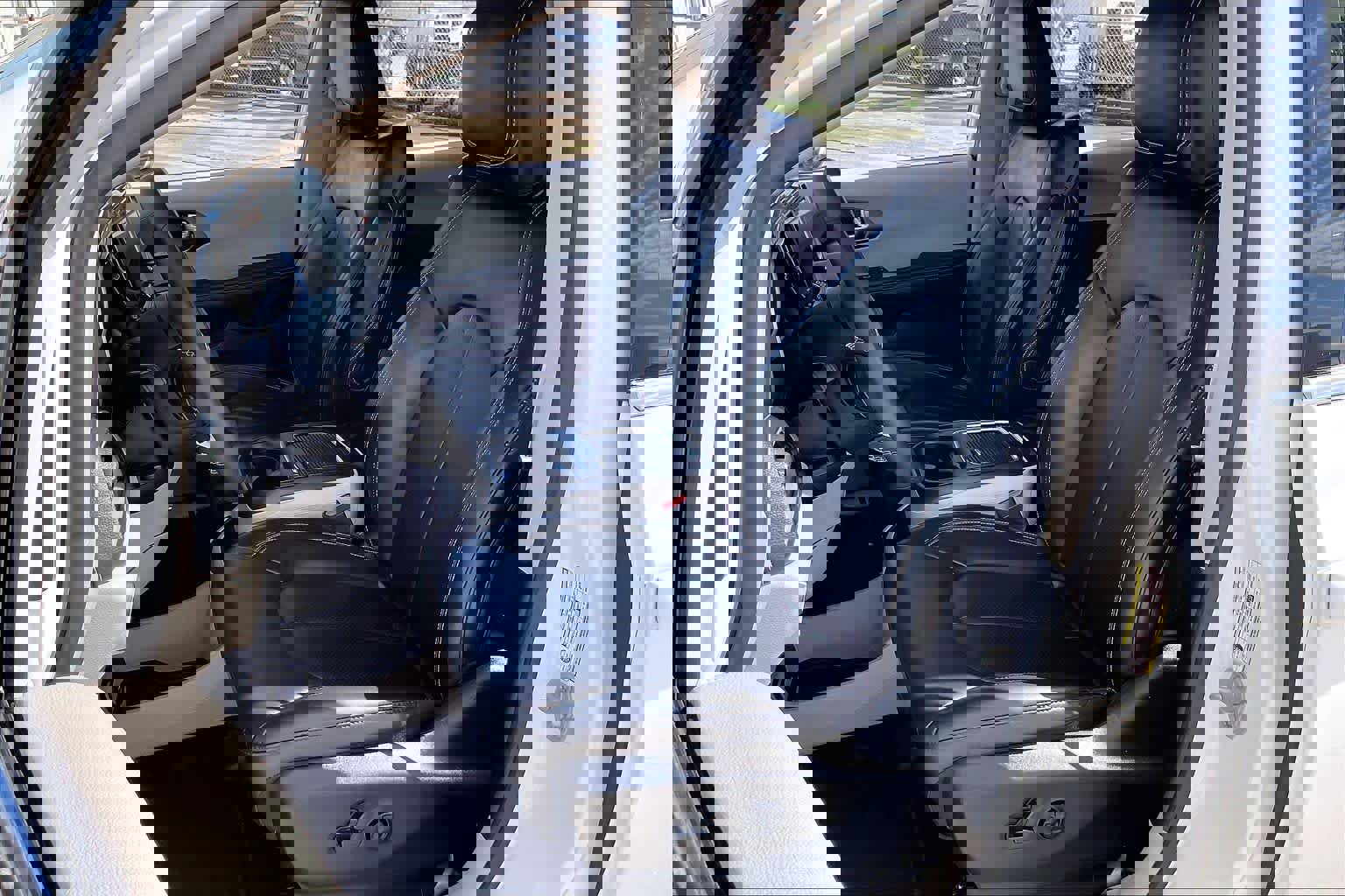 Used 2023 Chrysler Pacifica Touring-L image 8