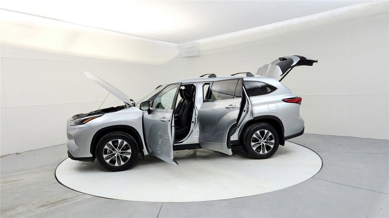 Used 2022 Toyota Highlander XLE image 10