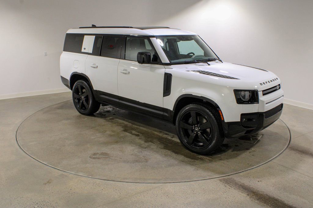 Used 2024 Land Rover Defender 130 X-Dynamic SE image 7