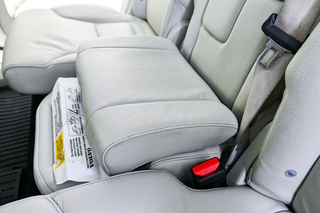 Certified 2024 Volvo XC90 B5 Plus w/ Protection Package Premier image 24