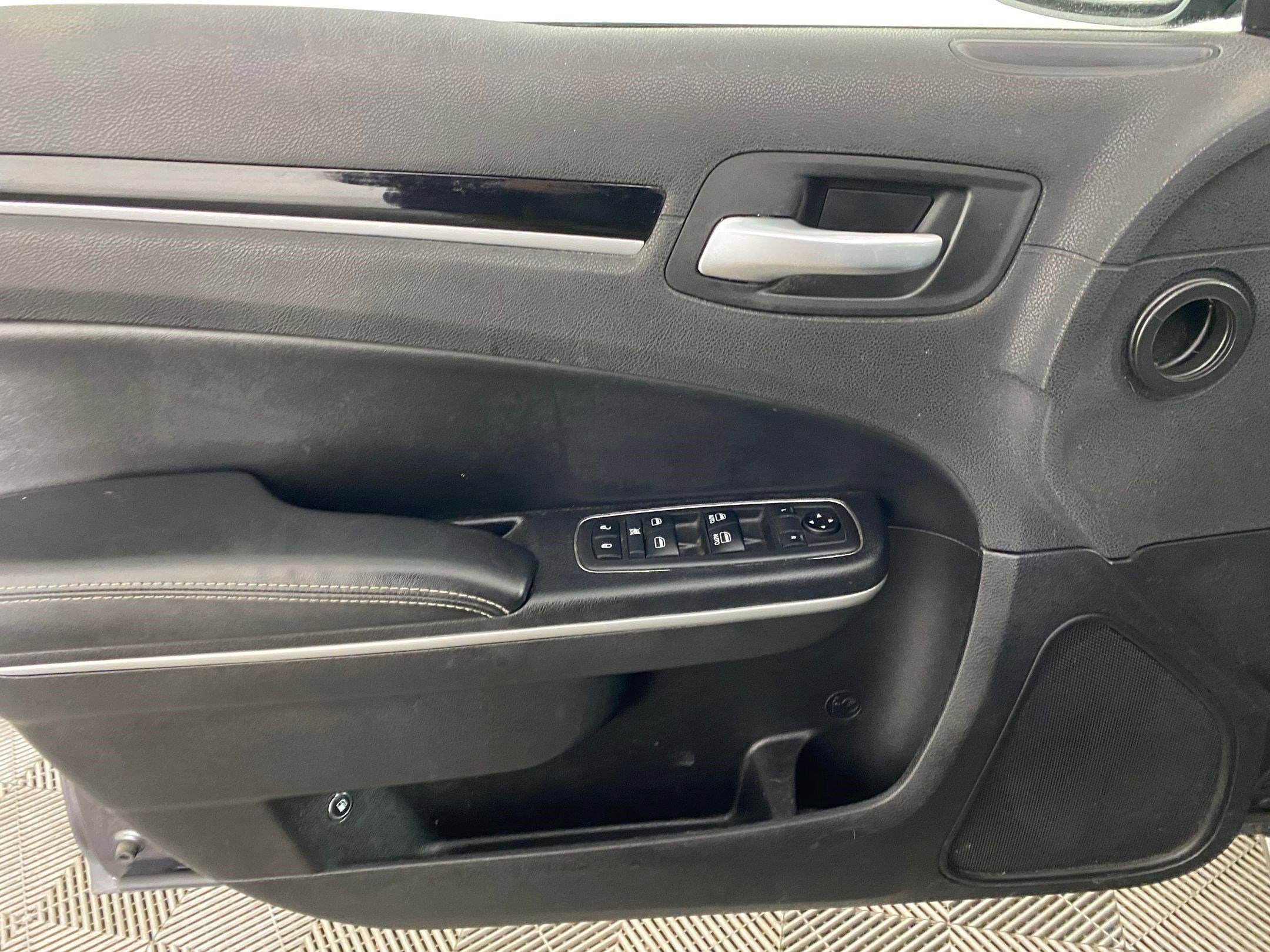 Used 2019 Chrysler 300 S image 12