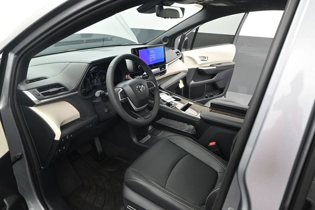 New 2026 Toyota Sienna Limited FWD image 4