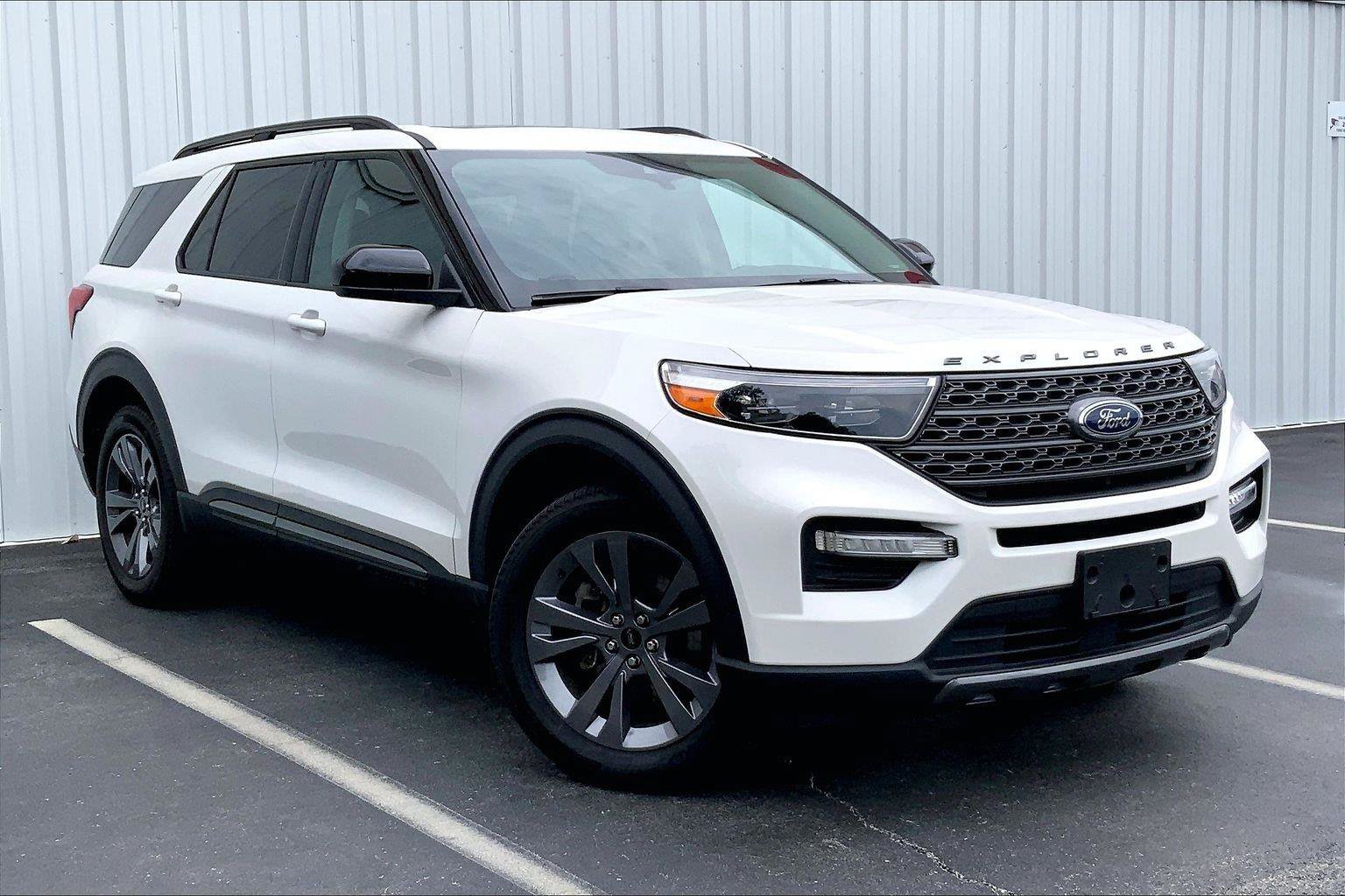 Used 2022 Ford Explorer XLT w/ Equipment Group 202A AWD/4WD image 34