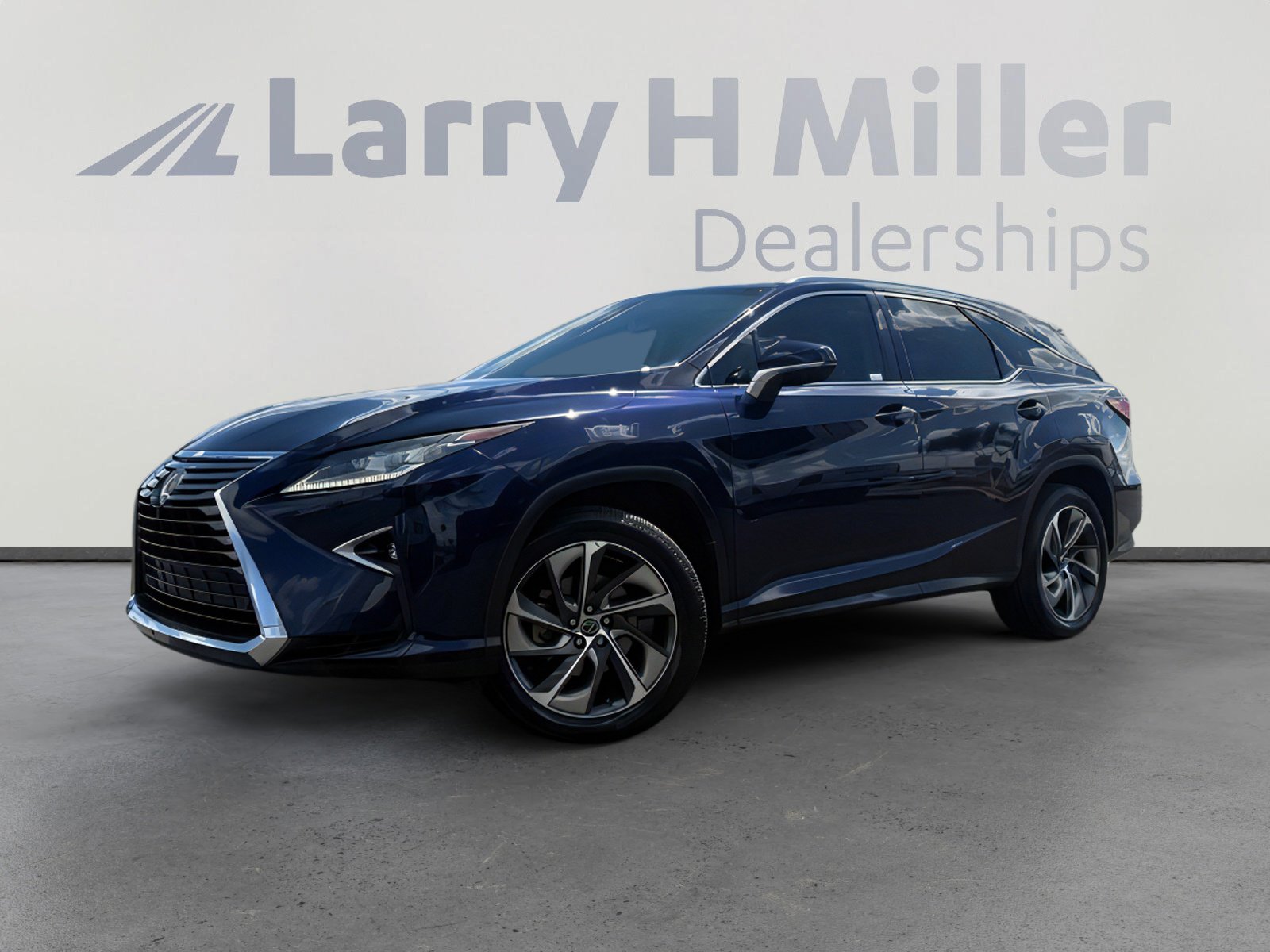 Used 2018 Lexus RX 350L Luxury w/ Accessory Package image 2