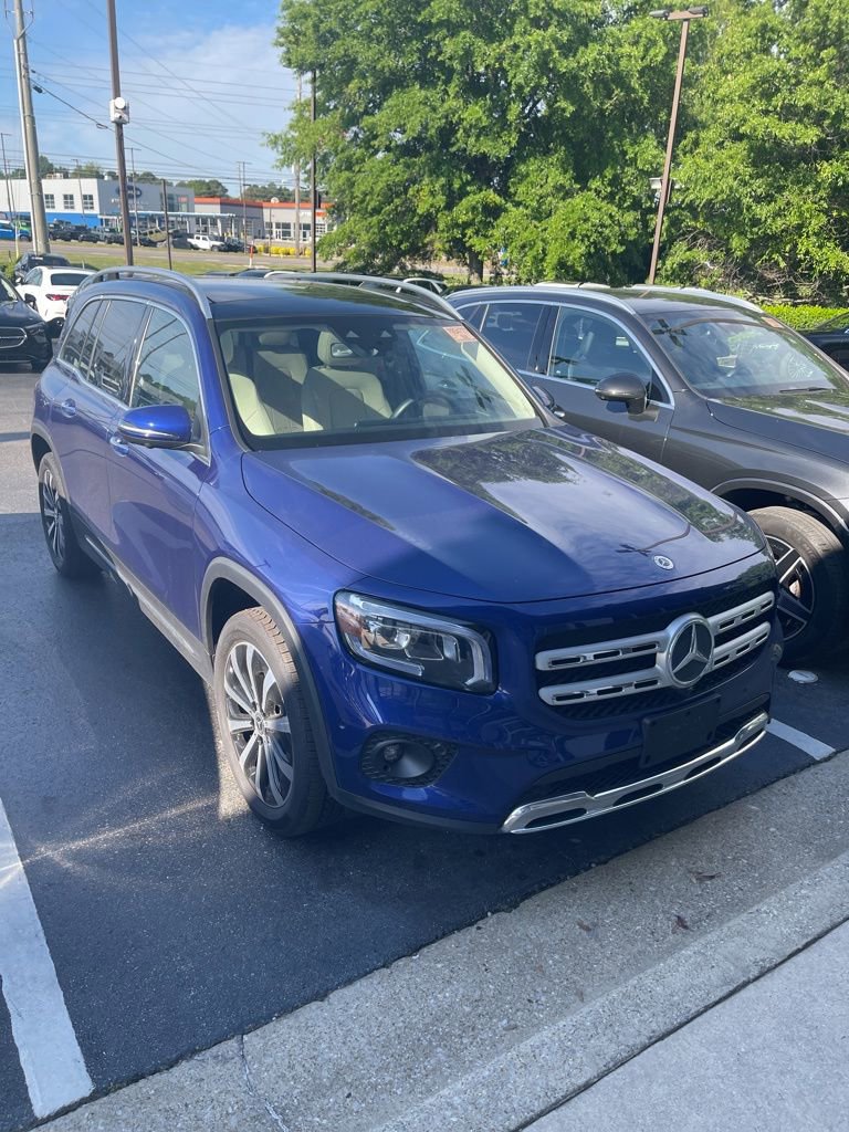 Used 2021 Mercedes-Benz GLB 250 4MATIC w/ Premium Package image 1