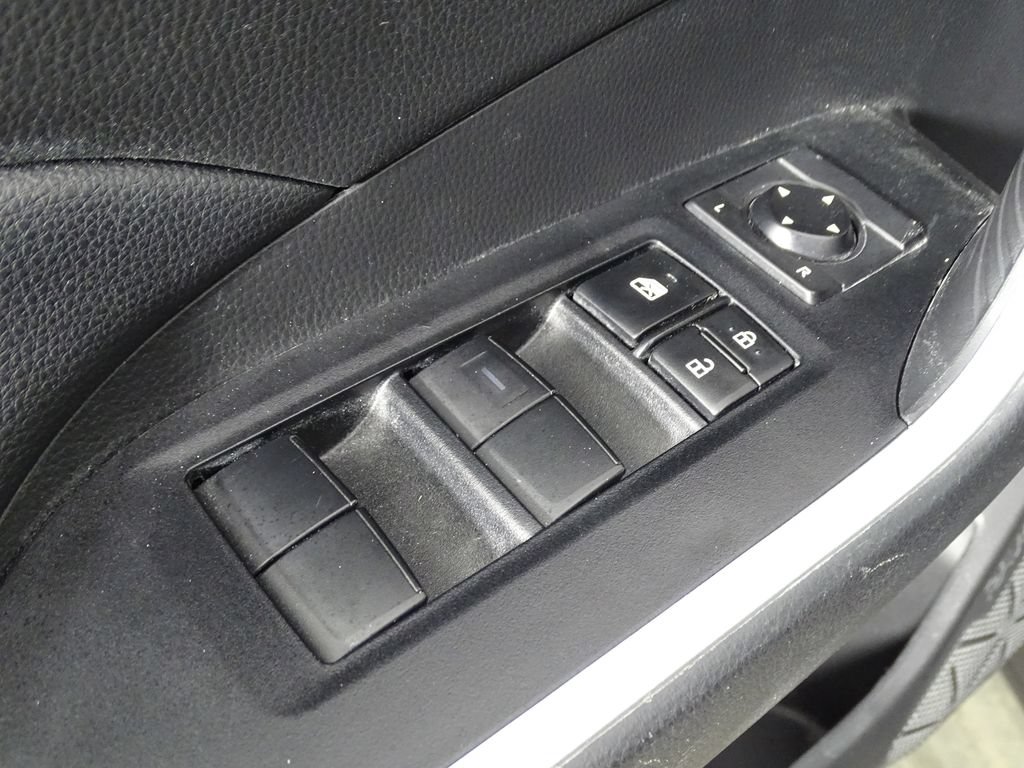 Used 2021 Toyota RAV4 LE FWD image 16