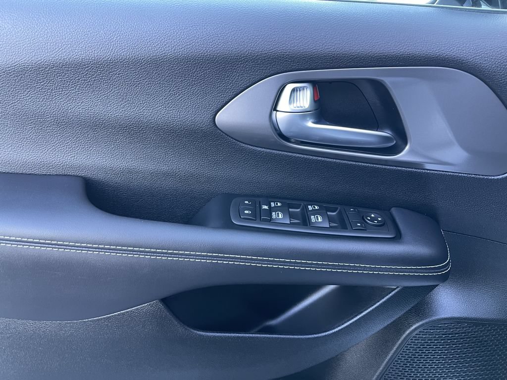 New 2026 Chrysler Voyager LX FWD image 10
