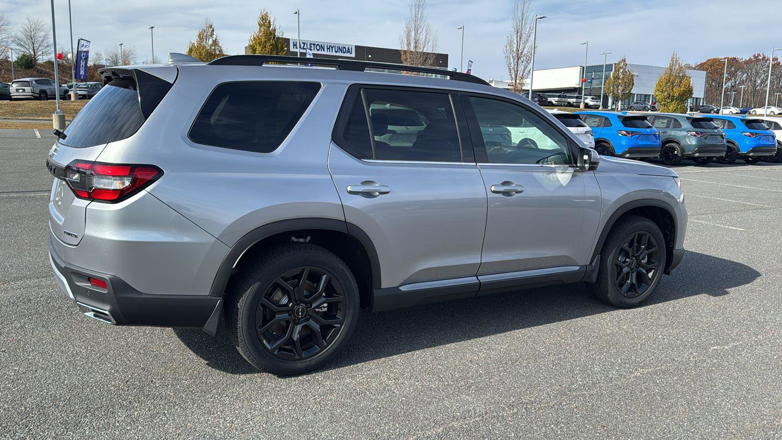 New 2025 Honda Pilot Touring image 4