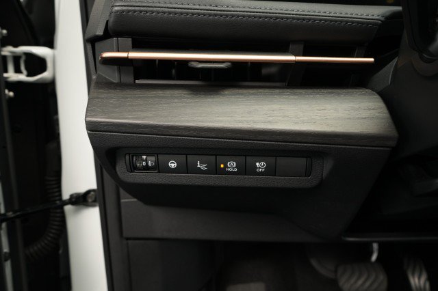 Used 2023 Nissan Ariya AWD image 32