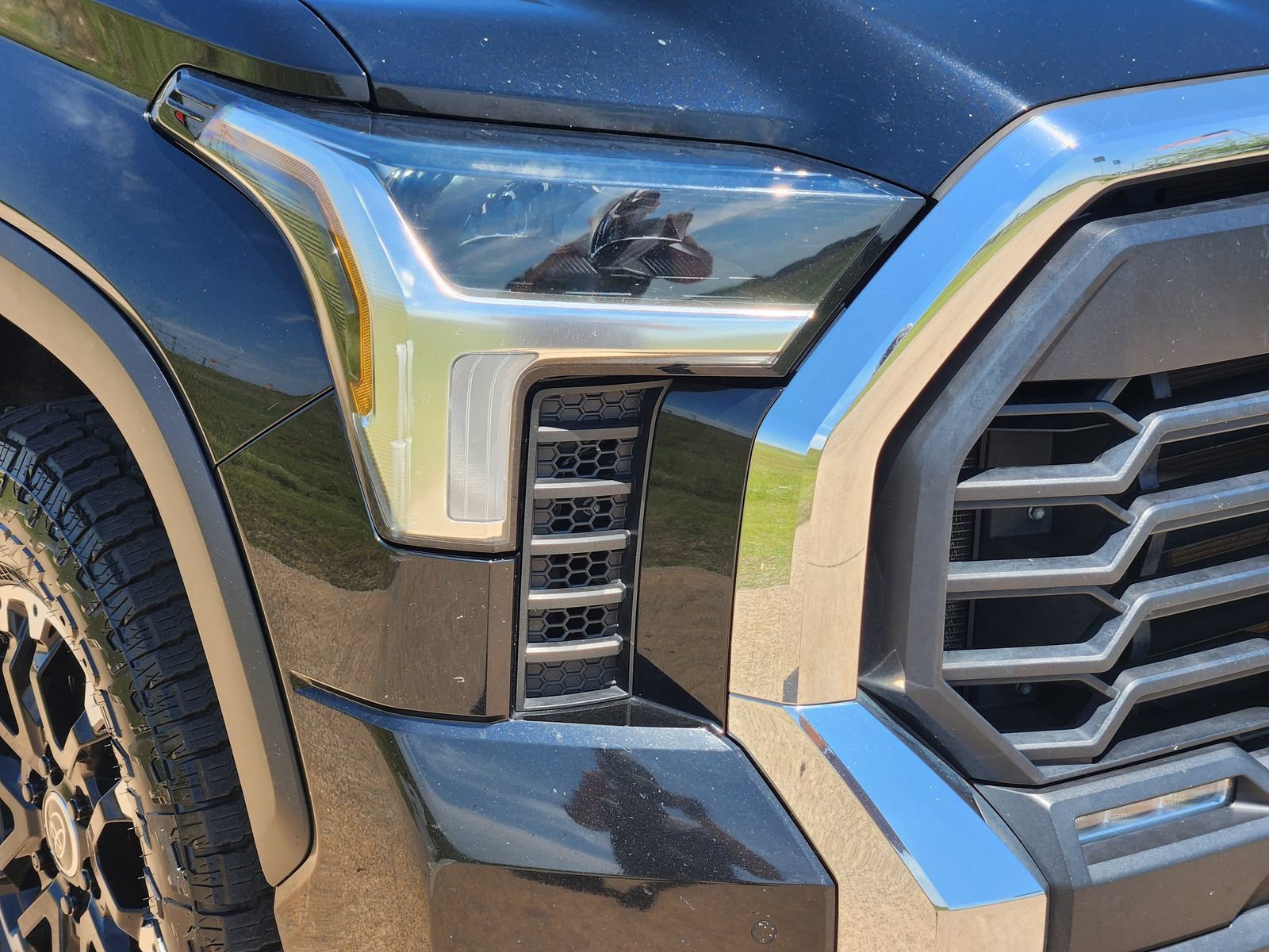 Used 2022 Toyota Tundra SR5 w/ TRD Off-Road Package AWD/4WD image 11