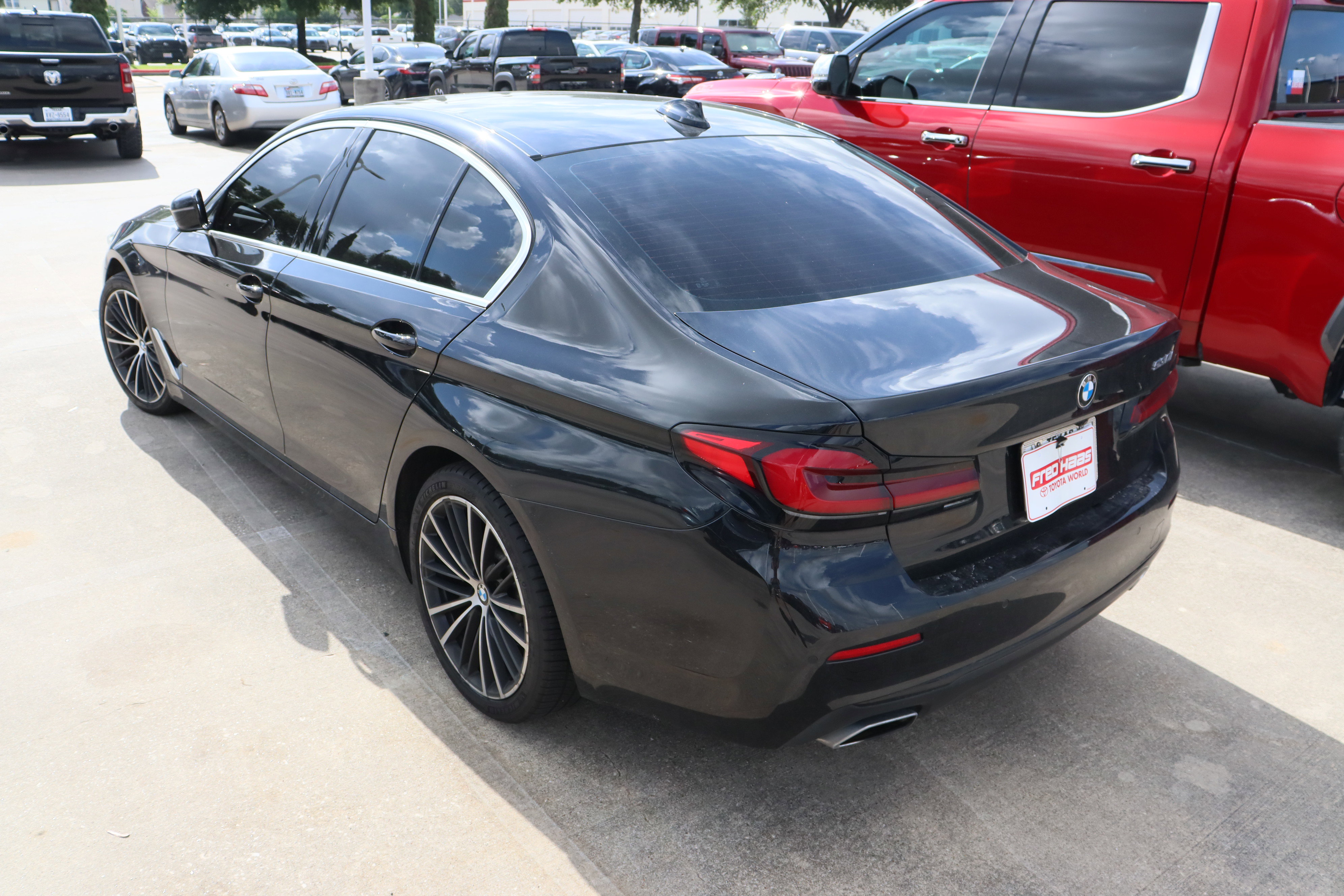 Used 2022 BMW 530i w/ Convenience Package RWD image 8