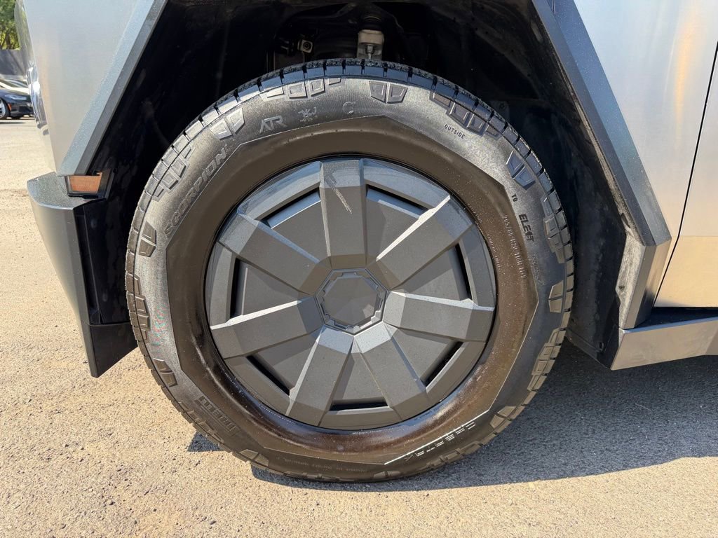 Used 2025 Tesla Cybertruck AWD Crew Cab image 8