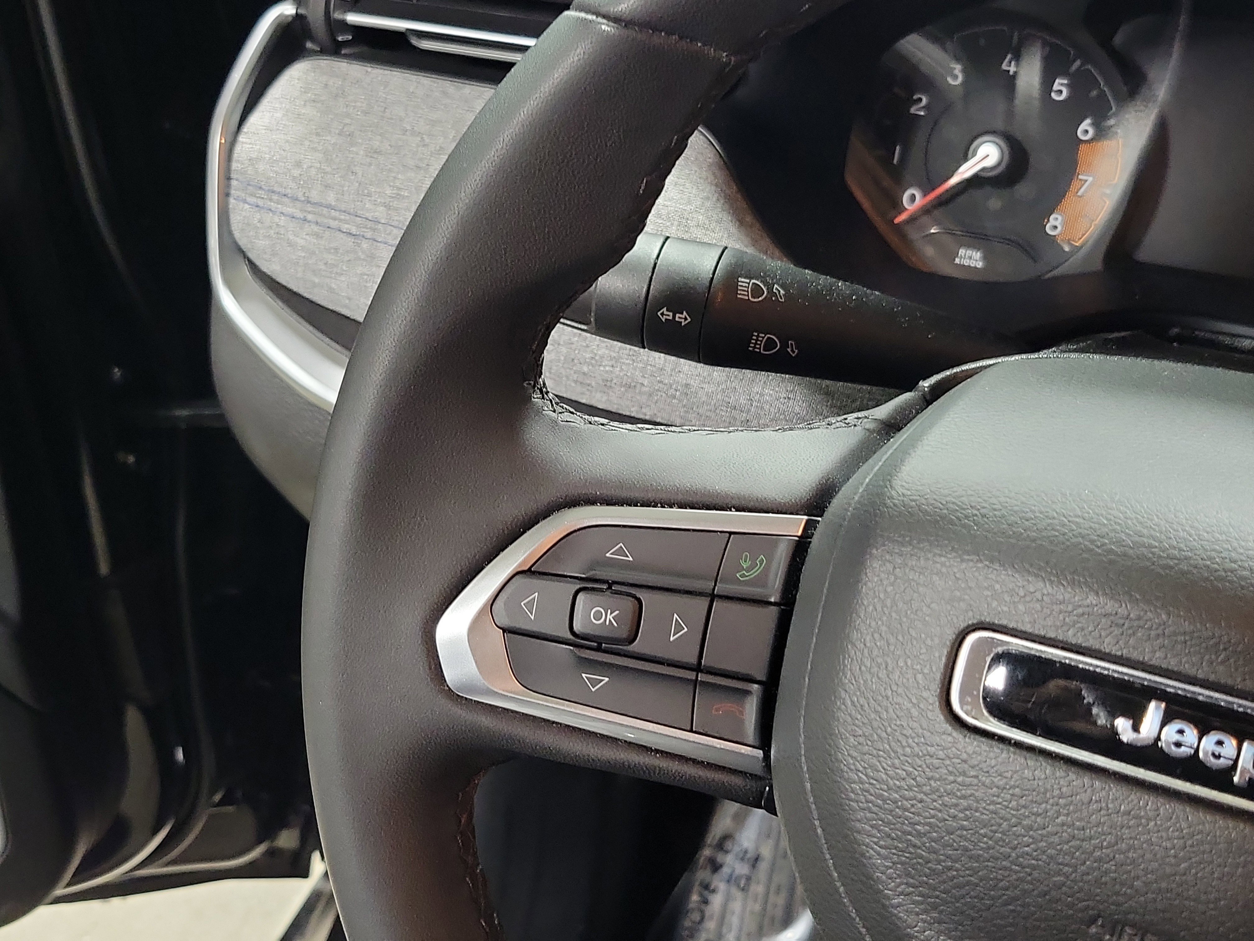 Used 2025 Jeep Compass Latitude image 28