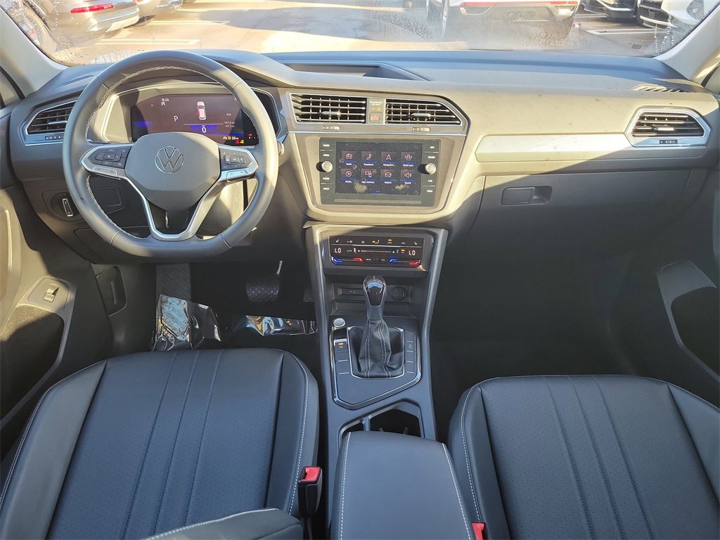 Used 2022 Volkswagen Tiguan SE image 9