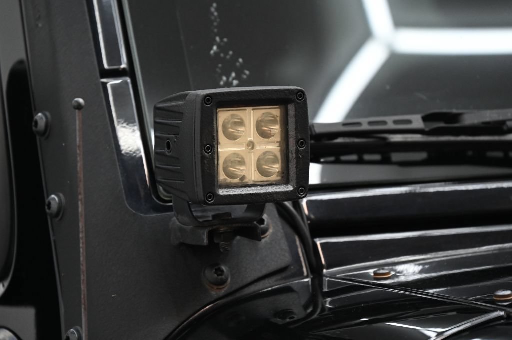 Used 2018 Jeep Wrangler Unlimited Rubicon w/ Cold Weather Group AWD/4WD image 14