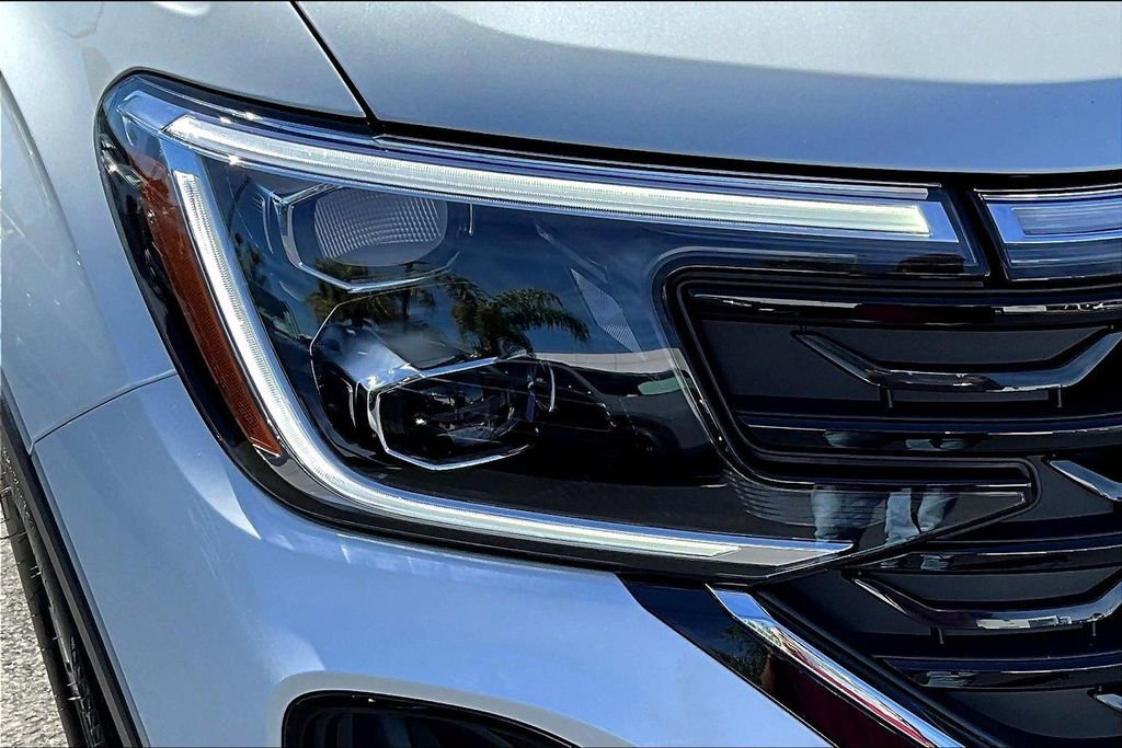 New 2026 Volkswagen Atlas Cross Sport SE image 28