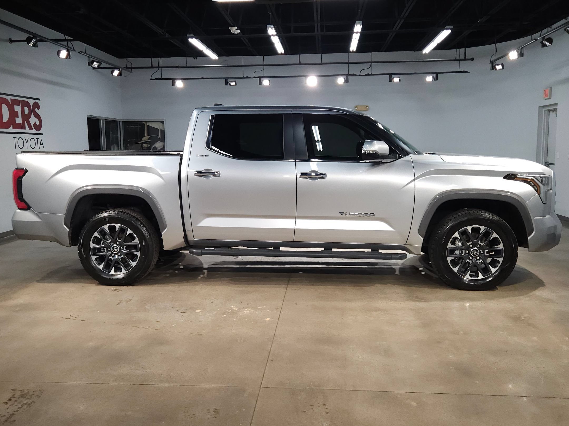 Used 2024 Toyota Tundra Limited AWD/4WD image 8
