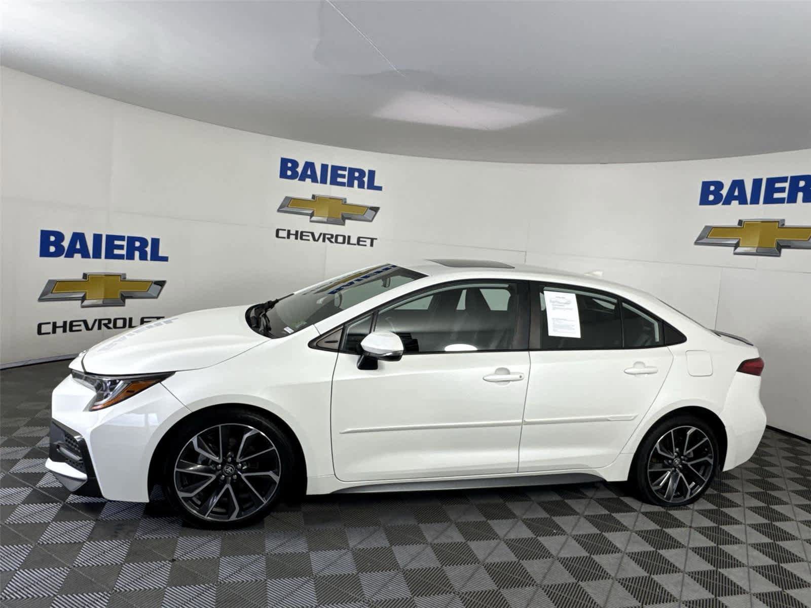 Used 2020 Toyota Corolla XSE FWD image 2