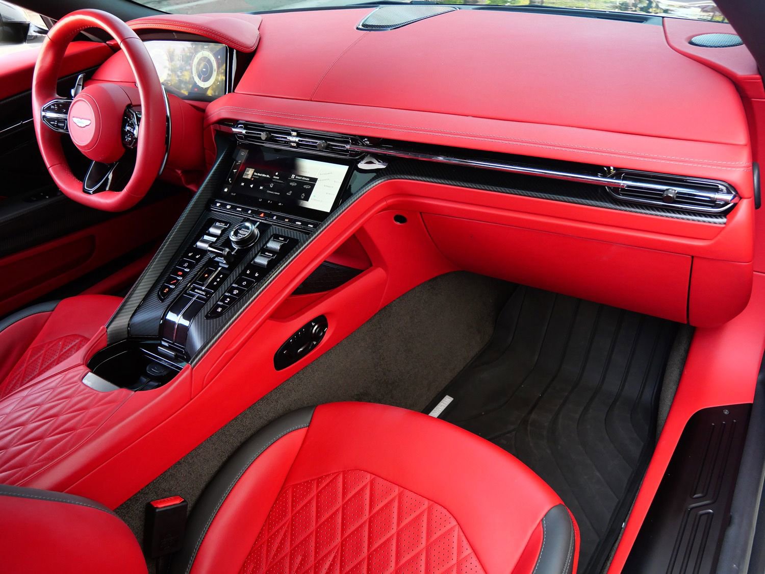 Used 2024 Aston Martin DB12 Coupe image 10