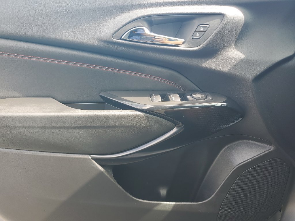 Used 2025 Chevrolet Trax RS w/ Driver Confidence Package FWD image 19