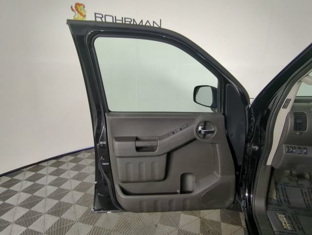 Used 2015 Nissan Xterra PRO-4X w/ Nevada Tow Package AWD/4WD image 18