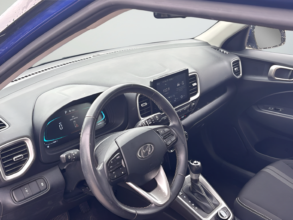 Certified 2025 Hyundai Venue SEL FWD image 6