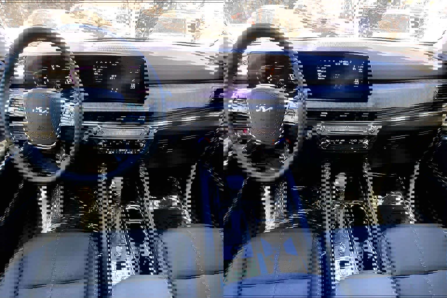 Used 2024 Kia Telluride EX w/ EX Captain's Chair Package image 15